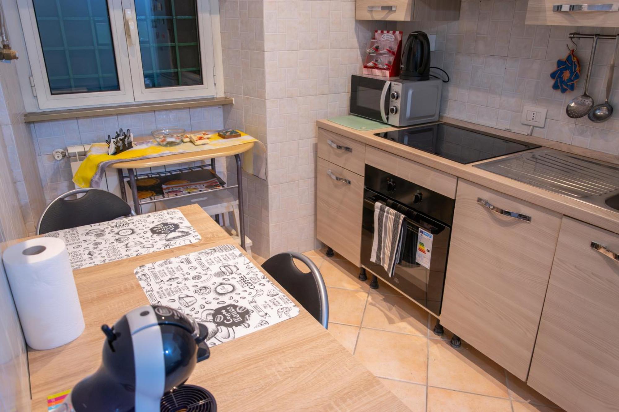 Apartment Casa Di Roberto - Metro E Servizi A Due Passi! Rom